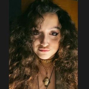 Meet your Posher, Alexia